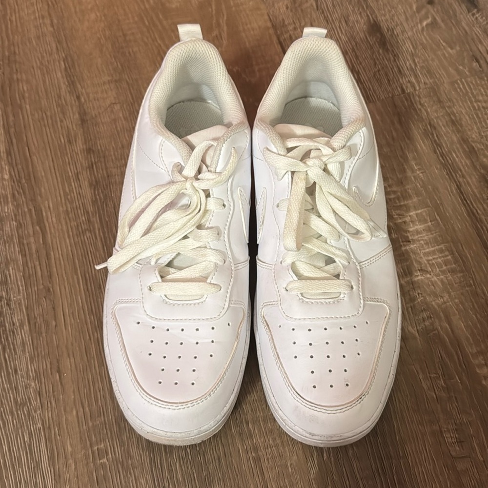 Nike women’s low top court vision airforces
